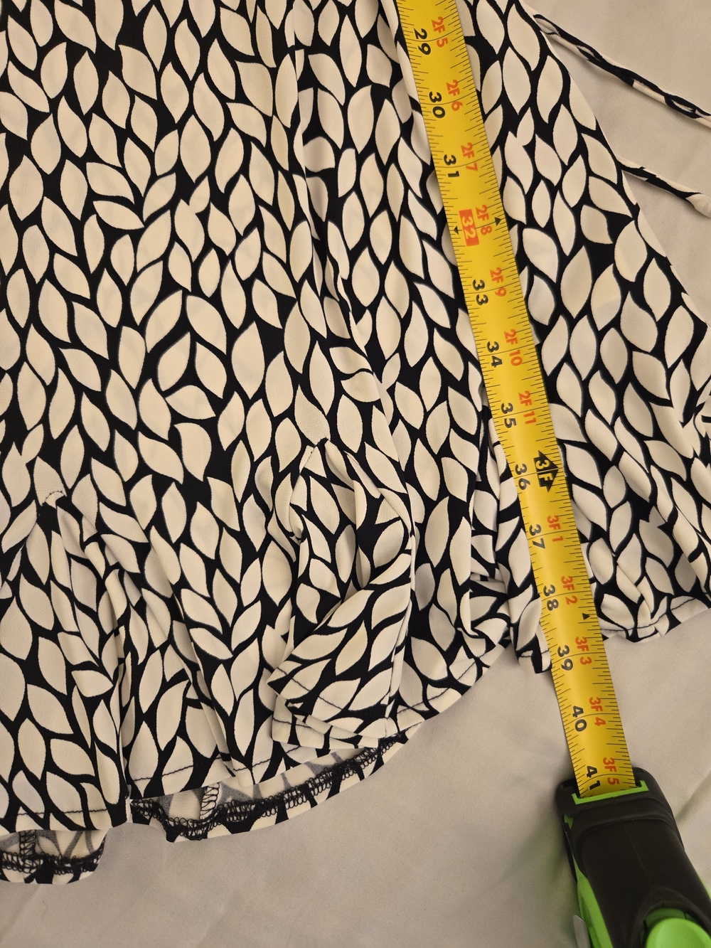 London Times Black & White Leaf-Print Midi Wrap Dress-Size 12 - Picture 11 of 13